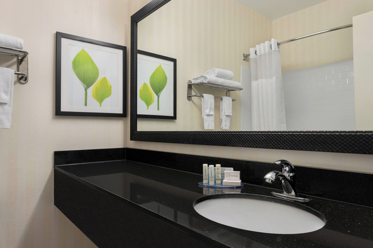 Bathroom 5, Fairfield Inn & Suites Stillwater, Payne