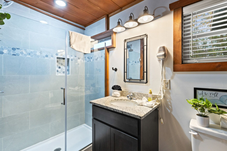 Bathroom 3, Escape to Elegance by Ghosal Luxury Lodging, Sevier