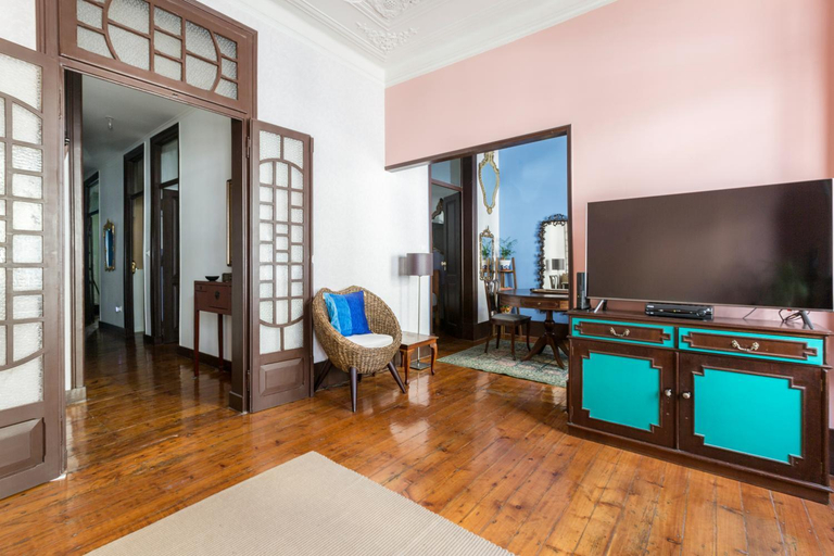 Others 4, Charming Guest House in a 19th Century Building, Lisbon