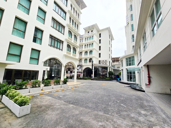 Exterior & Views 1, The Bless Hotel and Residence, Wattana