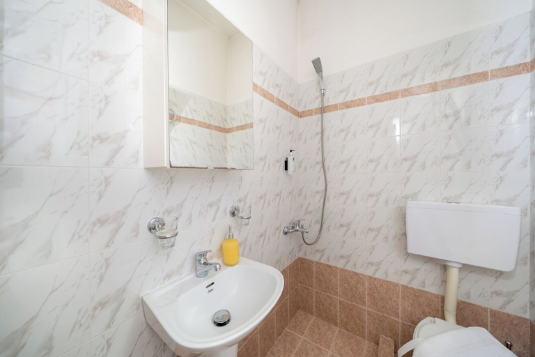 Bathroom 4, A & D Apartments, Attica