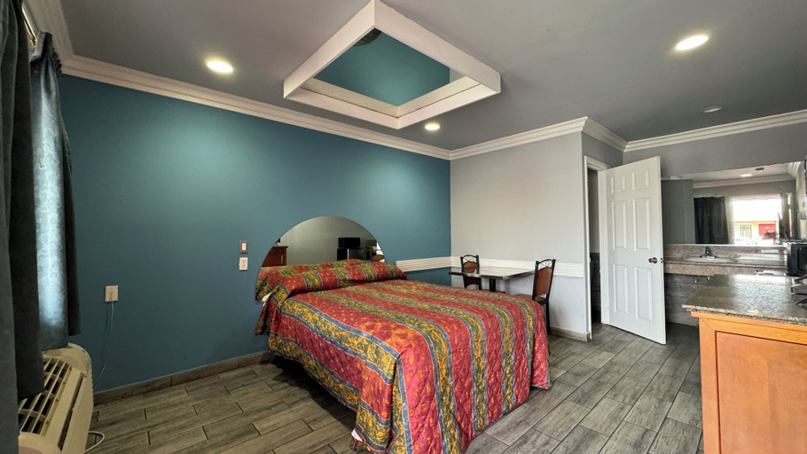 Bedroom 2, Hiland Motel, Los Angeles