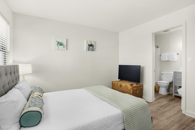 Bedroom 1, Summer Haven B- Cast a Waves, Walton