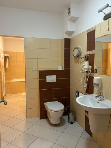 Bathroom 4, Hotel Legend, Dunajská Streda