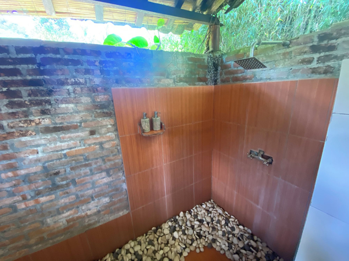 Bathroom 15