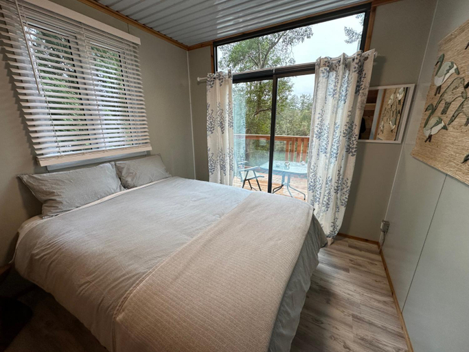 Bedroom, Thetis Island Get Away Cottage, Cowichan Valley