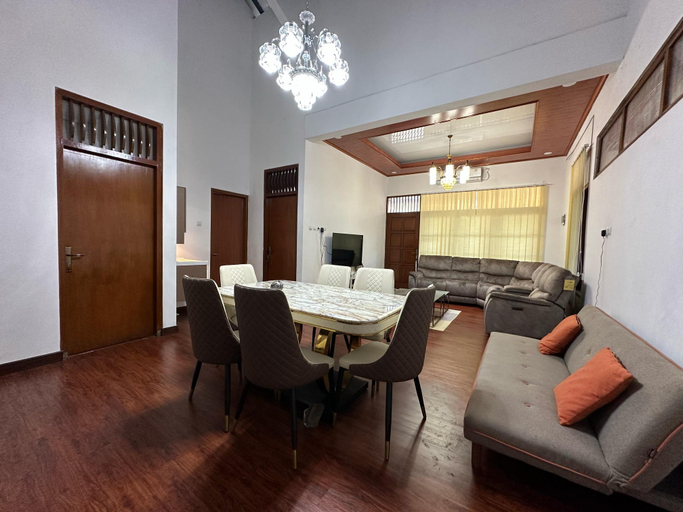 Dining Room 8