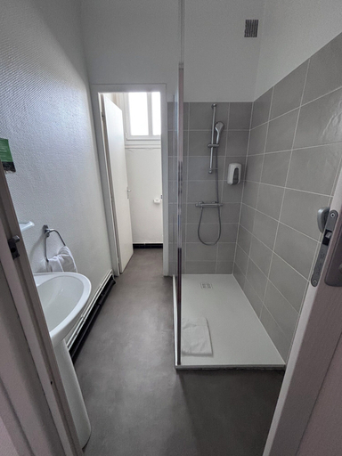 Bathroom 4, Le Crystal Hôtel, Charente-Maritime