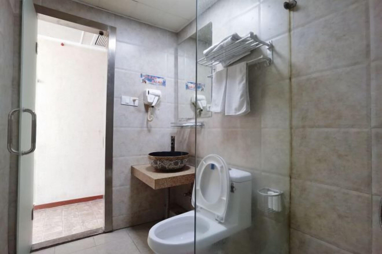 Bathroom 3, Jingjiang Hotel, Taizhou