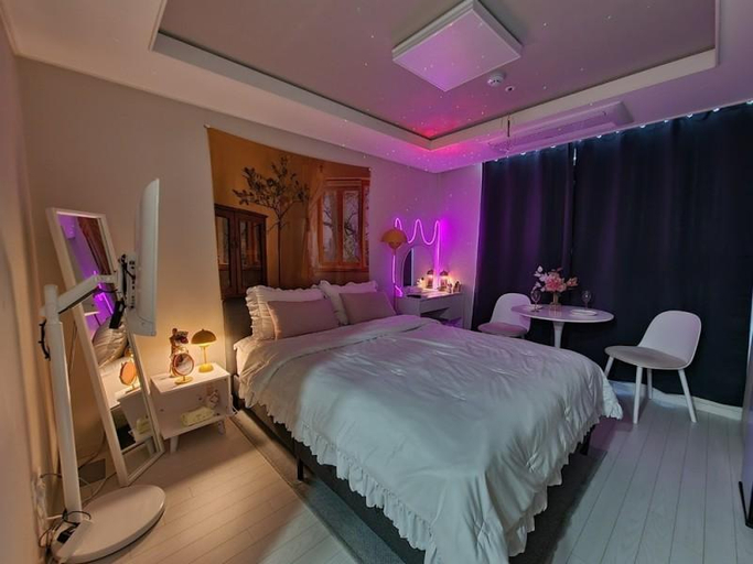 Bedroom 23