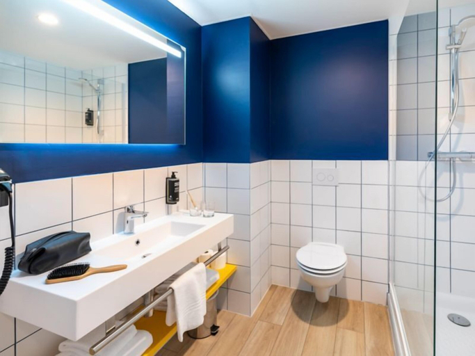 Bathroom 4, Ibis Styles Morlaix, Finistère
