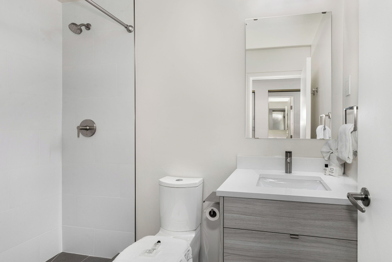 Bathroom 3, The Woodrun by Whiski Jack, Squamish-Lillooet