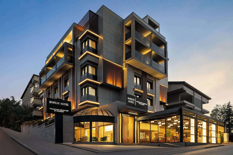 Exterior & Views