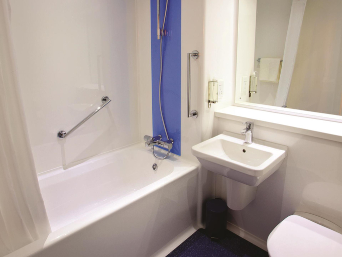 Bathroom 3, Travelodge Ipswich Beacon Hill, Suffolk