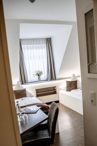 Bedroom 4, Central Hotel Garni, Würzburg