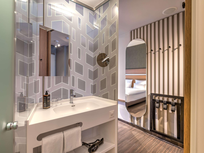 Bathroom 18