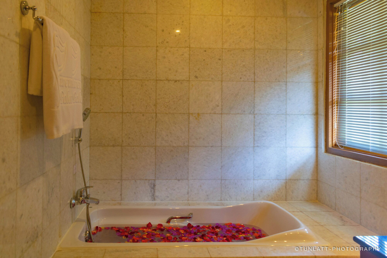 Bathroom, One Myanmar Resort Pyin Oo Lwin, Mandalay