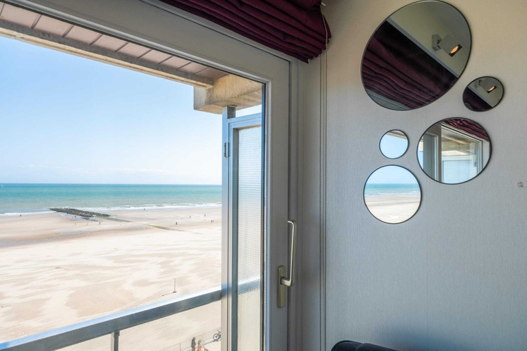 Living room 2, Studio on Seafront Near Tram Stop, West-Vlaanderen