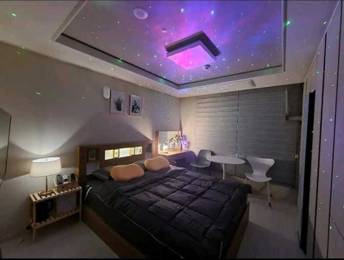 Bedroom 12