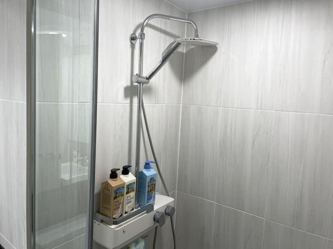 Bathroom 7