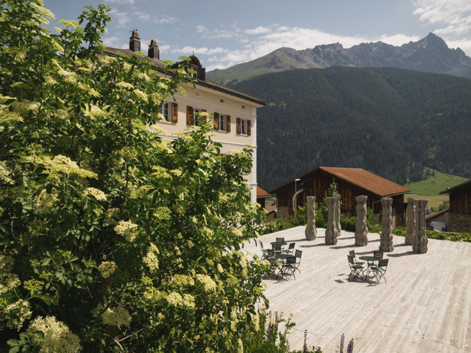 Others 5, Villa Carisch, Albula