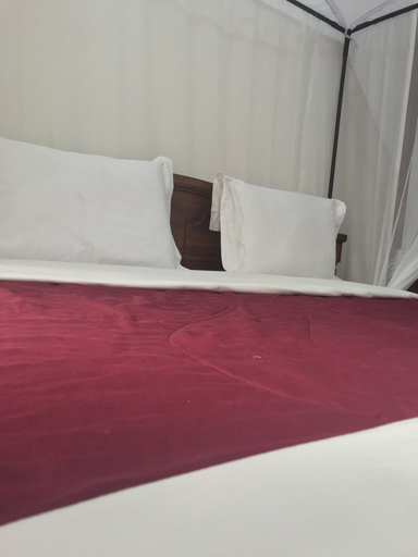 Bedroom 2, Le Parlour, Hai