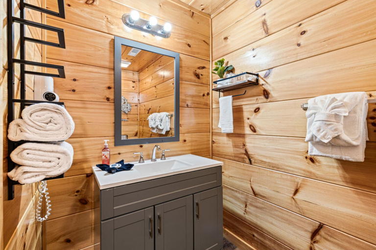 Bathroom 4, Rustic Mountain Retreat by Ghosal Luxury Lodging, Sevier