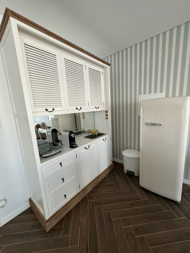 Dining Room 16