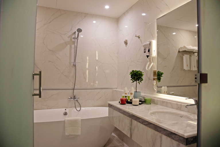 Bathroom 12