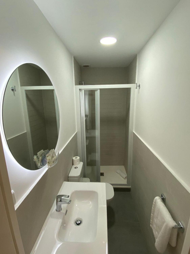 Bathroom 5, Gran Via Urban Apartments, Madrid