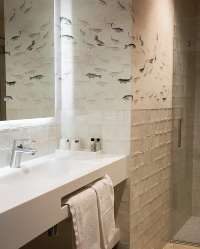 Bathroom 3, Nuria Hotel, Tarragona