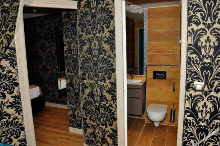 Bathroom 4, Hôtel du Mont Blanc, Paris