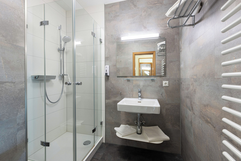 Bathroom, IFA Breitach Apartments Kleinwalsertal, Bregenz
