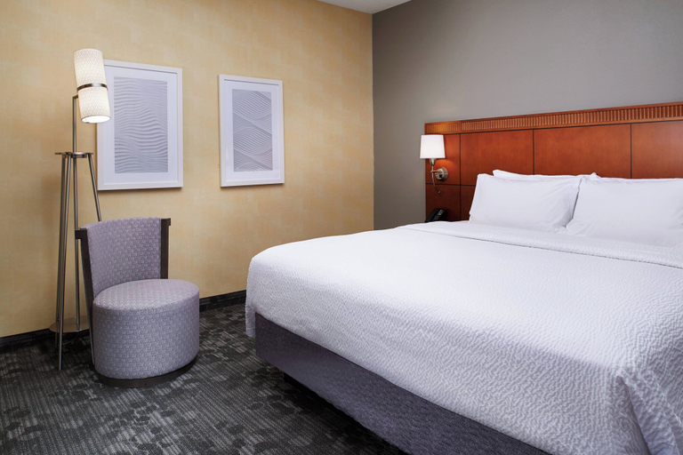 Bedroom 2, Courtyard by Marriott Columbus Dublin, Franklin