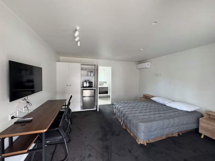 Bedroom 2, Grosvenor Motor Inn, Hamilton