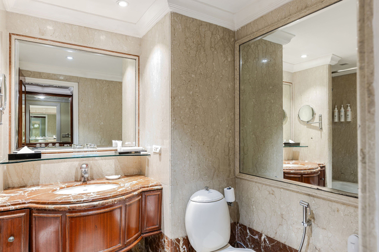 Bathroom 10