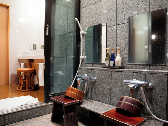Bathroom 4, Manten no Yado, Gujō