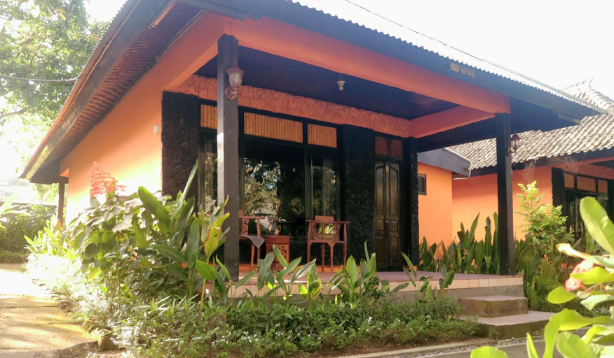 Exterior 11