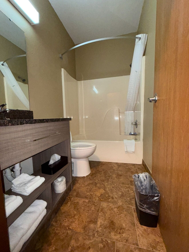 Bathroom 4, Super 8 by Wyndham Kokomo, Howard