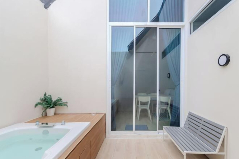 Bathroom 18