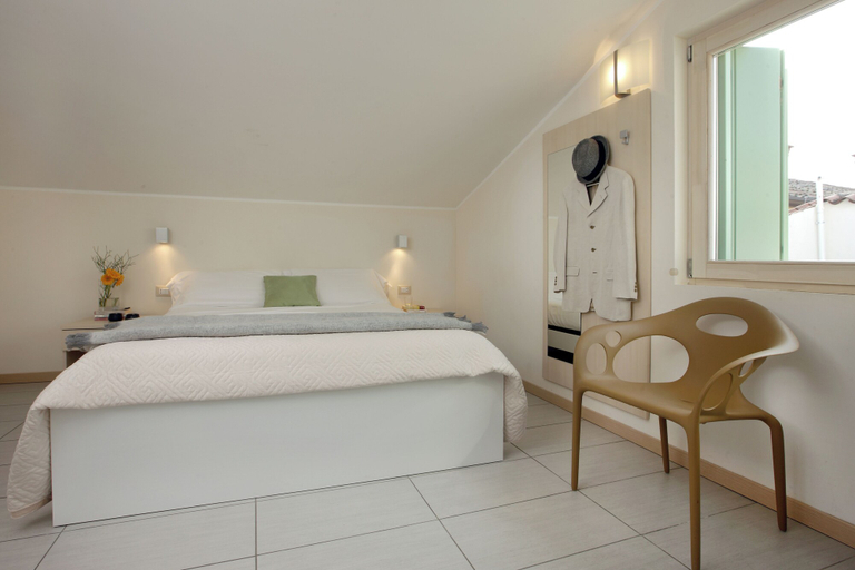 Bedroom 2, Mariposa Apartments, Verona