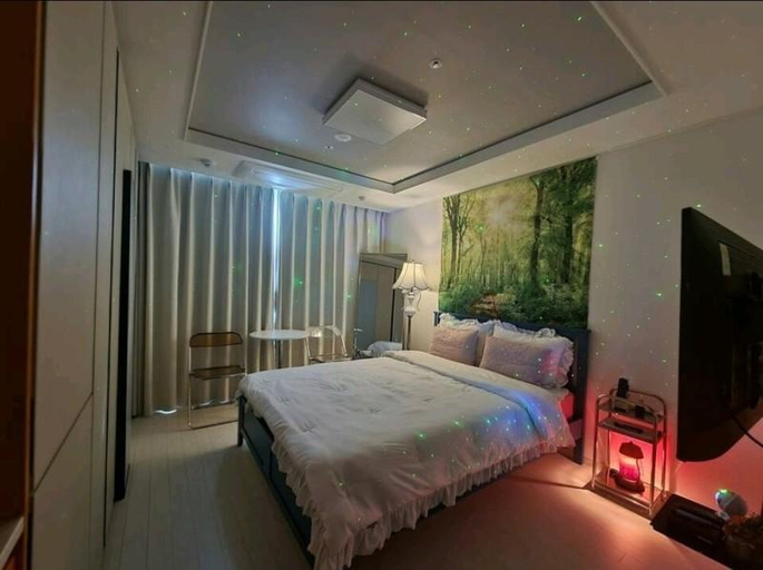 Bedroom 24