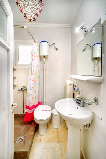 Bathroom 3, Acropolis Area Flat with Parthenon Views, Attica