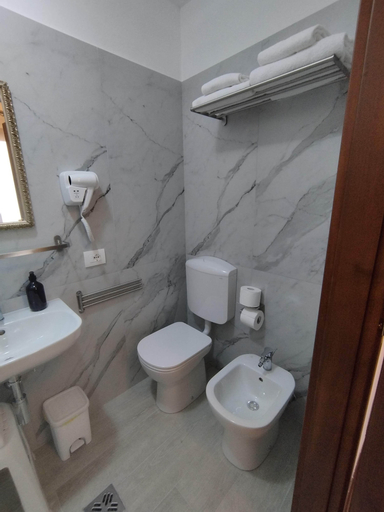 Bathroom 5, Alloggi SS Giovanni e Paolo, Venezia