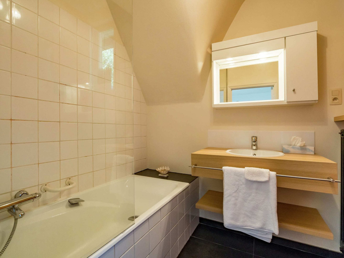 Bathroom 3, Oostduinkerke Forestside Villa, West-Vlaanderen