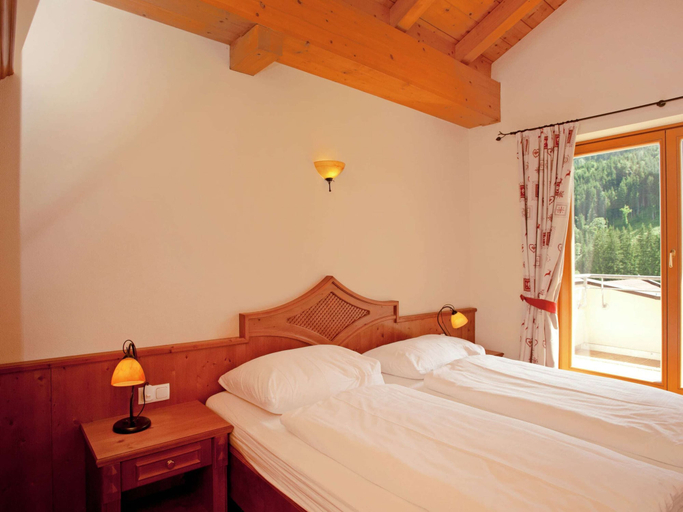 Bedroom 2, Chalet in Saalbach With Parking, Zell am See