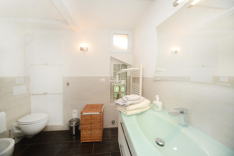 Bathroom 8