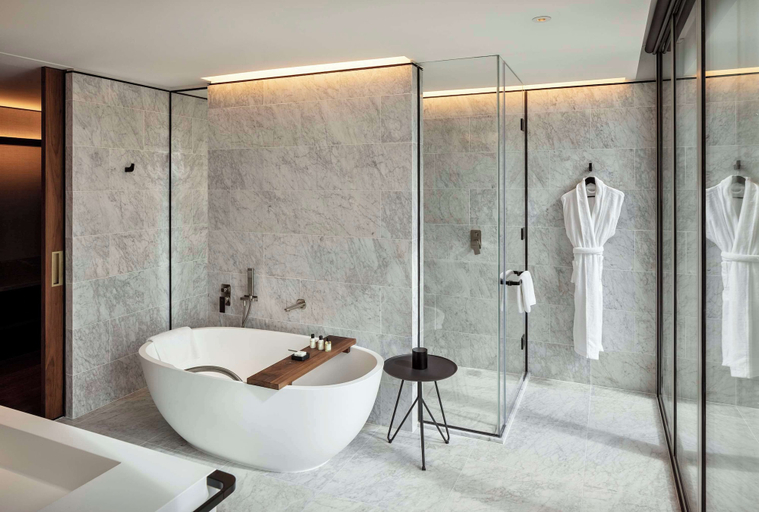 Bathroom 16