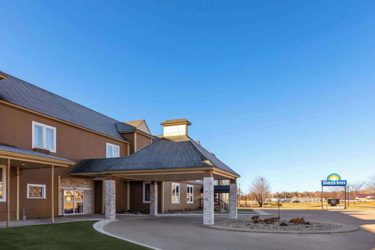 Exterior & Views 2, Days Inn by Wyndham Hutchinson, McLeod