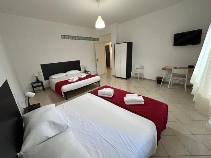 Others 5, Peppe's Bed, Rome